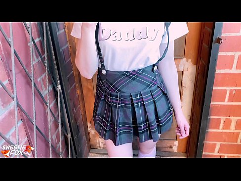 ❤️ Skolniece dziļi sūc savu locekli un nodarbību vietā dīdās. Seks video pie mums ❌️