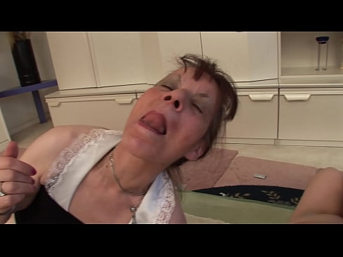❤️ Divām vecmāmiņām un vectētiņam ir sekss trijatā Seks video pie mums ❌️
