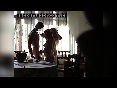 ❤️ Sekss draugi uzaicina milzu vīrieti un sekss trijatā ar viņu Seks video pie mums ❌️