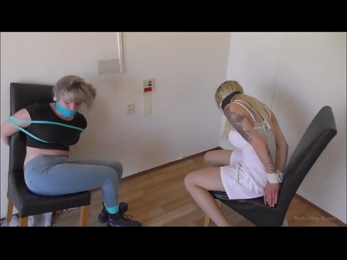 ❤️ Atkarīga / sasietas un ar aizliktām mutēm / damsel in distress Seks video pie mums ❌️