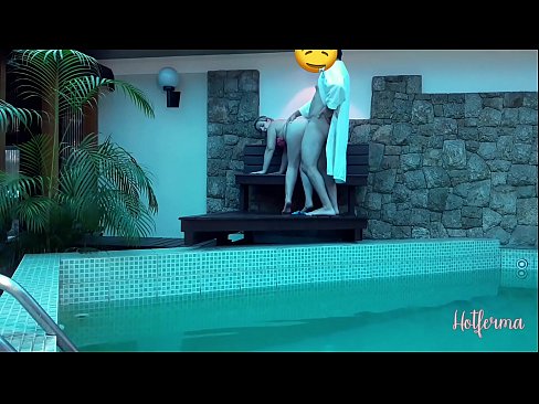❤️ Boss uzaicina kalponi uz baseinu, bet nevarēja pretoties karstu Seks video pie mums ❌️