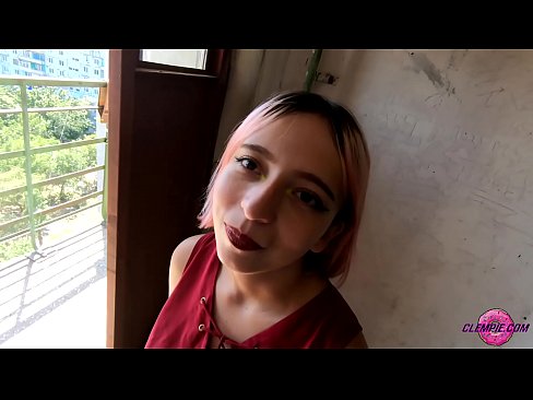 ❤️ Studente jutekliska sūc svešinieku ārzemēs - sperma uz viņa sejas Seks video pie mums ❌️